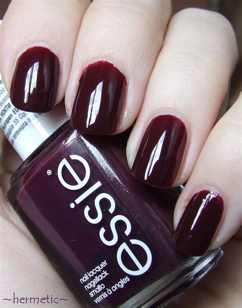 essie sole mate nails.